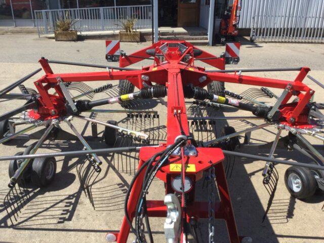 LW617802 – New 2020 MF RK762 TRC Twin Rotor Rake