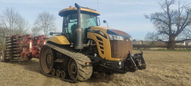 AM000124 – 2015 Challenger MT775E Tracked Tractor