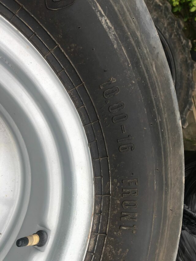 MA00676A – Used MF Front Wheels & Tyres