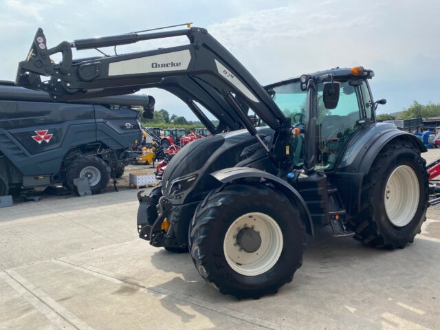 T4010134 2019 Valtra T214V SmartTouch Tractor c/w Quicke Q7M Loader