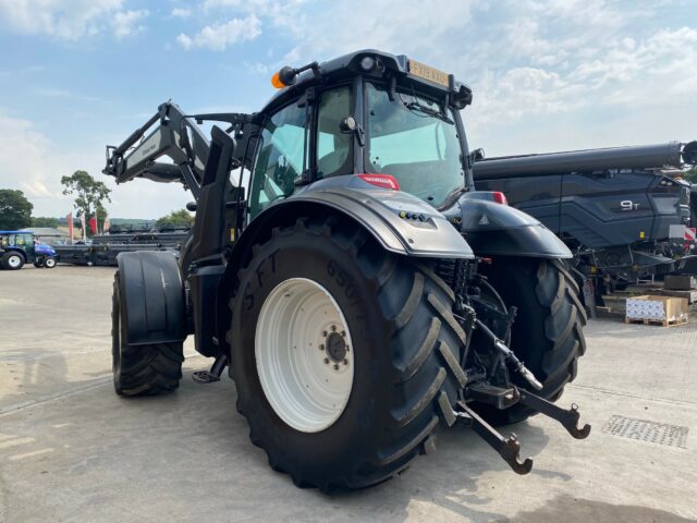 T4010134 2019 Valtra T214V SmartTouch Tractor c/w Quicke Q7M Loader