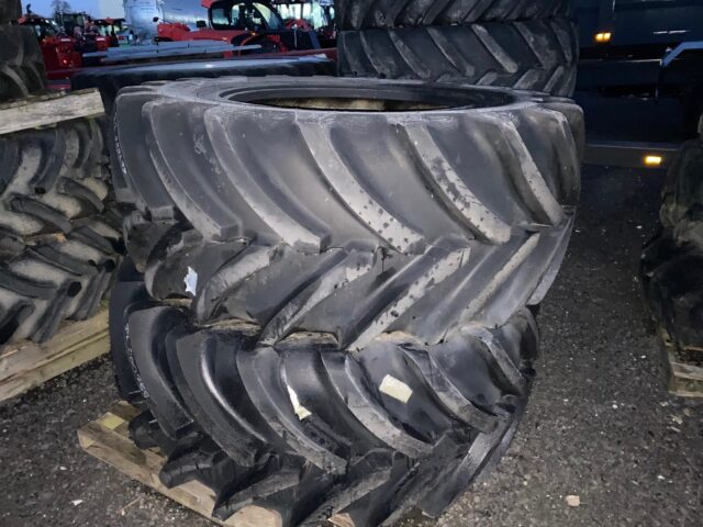 I2000288 –VREDESTEIN 650/60R34 TYRES ONLY – PAIR OF TYRES – BRAND NEW.