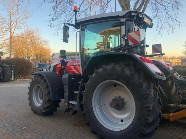 TC01068A 2022 Massey Ferguson 8S.205 Exclusive Dyna 7 4WD Tractor