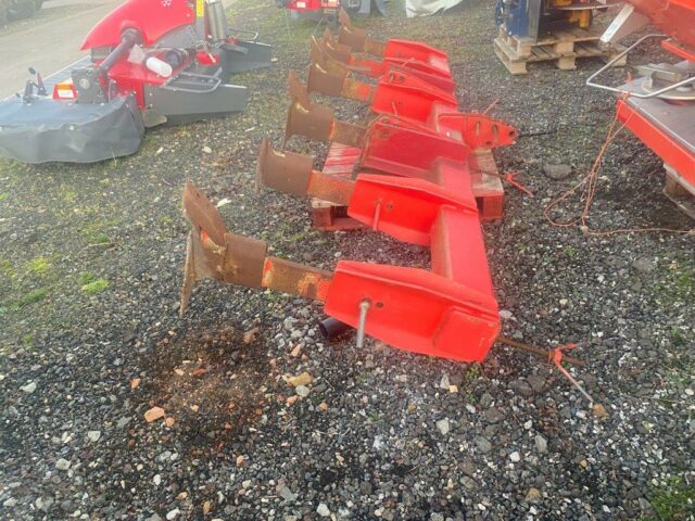 T2030002 MISCELLANEOUS 4M TOOLBAR 6 SUBSOILER LEGS.