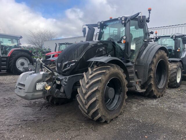 VA000124 2022 Valtra T235D 4WD Tractor