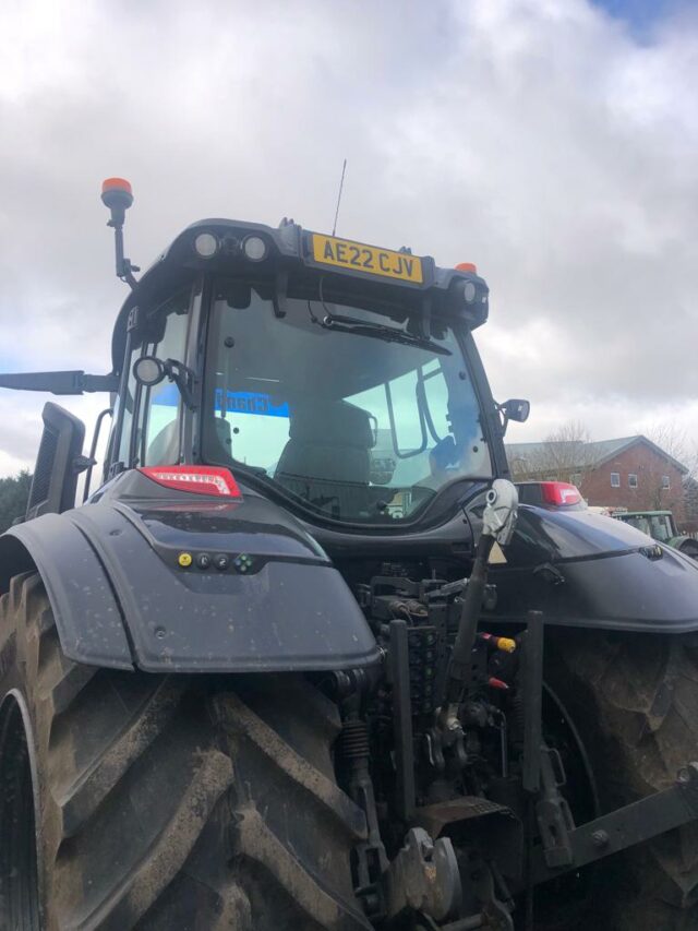 VA000124 2022 Valtra T235D 4WD Tractor