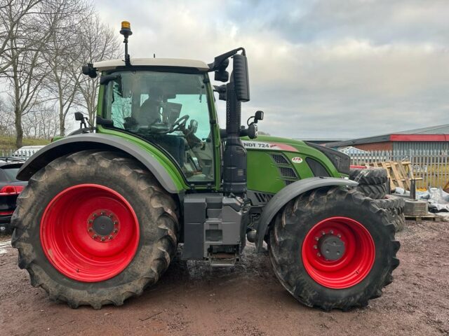 JM000074 – 2018 Fendt 724 Tractor