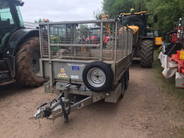 GM035975 IFOR WILLIAMS TT3017 TRAILER, MESH SIDES.