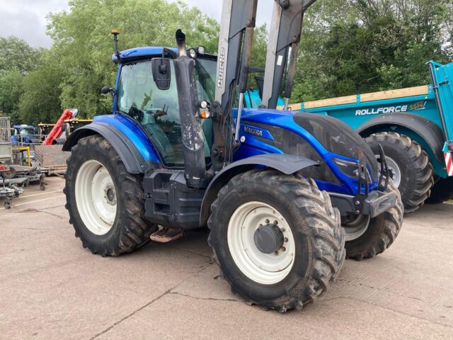 GM035703 2017 Valtra T174V 4WD Tractor & ALO Q66 Loader