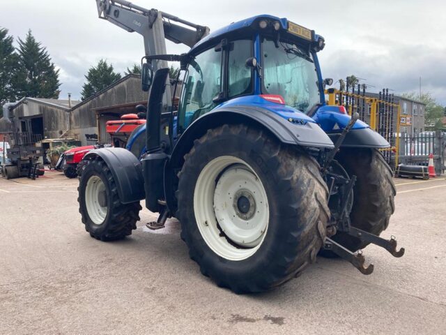 GM035703 2017 Valtra T174V 4WD Tractor & ALO Q66 Loader