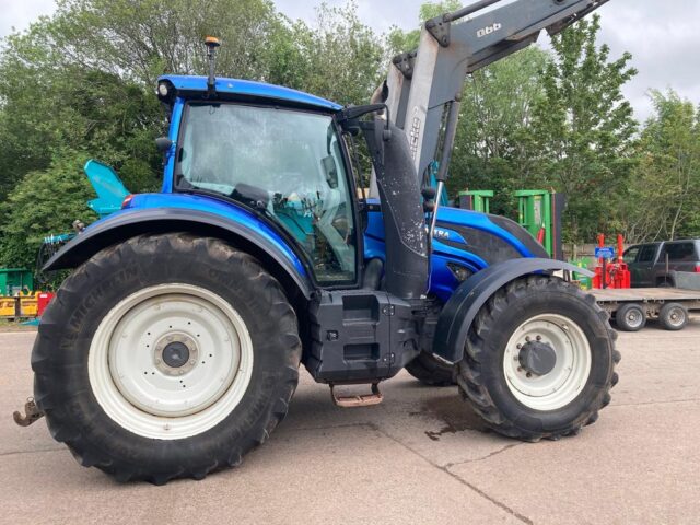 GM035703 2017 Valtra T174V 4WD Tractor & ALO Q66 Loader