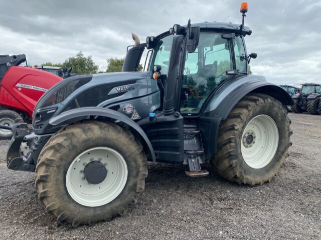 T7016554 2019 Valtra T174EA MR18 4WD Tractor