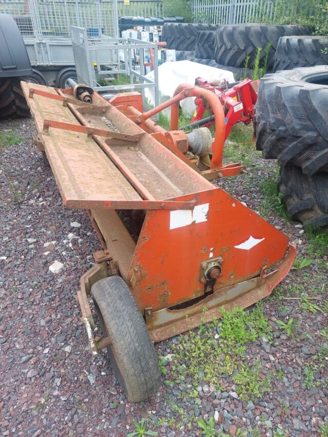 TJ000121 2000 Kuhn 2.40m Flail Topper