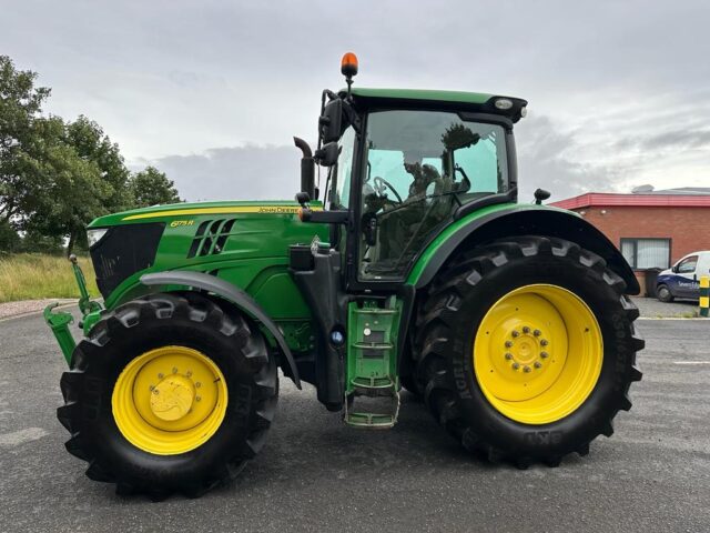 TJ000125 2020 John Deere 6175R Tractor