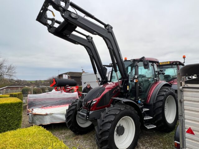 IM000047 New Valtra G125EH Tractor & G5S Loader