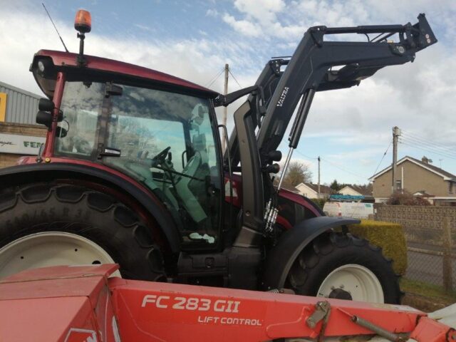 IM000047 New Valtra G125EH Tractor & G5S Loader