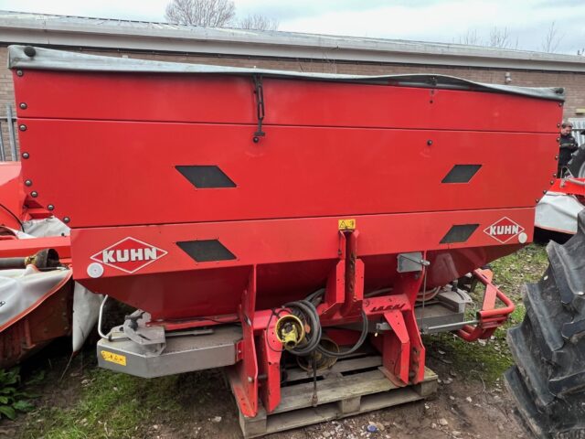 GM035725 – 2004 Kuhn MDS1142 Spreader