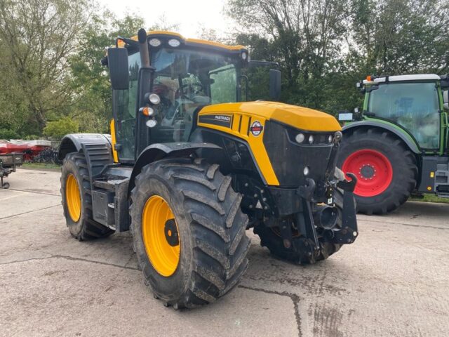 TG000861 2019 JCB Fastrac 4220 Tractor, 220hp