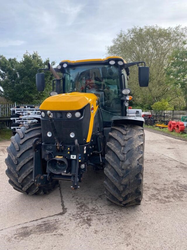 TG000861 2019 JCB Fastrac 4220 Tractor, 220hp