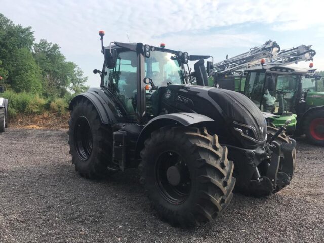 VA000113 2022 Valtra T235D 4WD Tractor