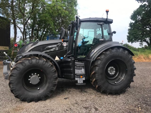 VA000113 2022 Valtra T235D 4WD Tractor