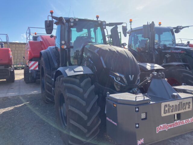 VA000128 2022 Valtra T235D 4WD Tractor