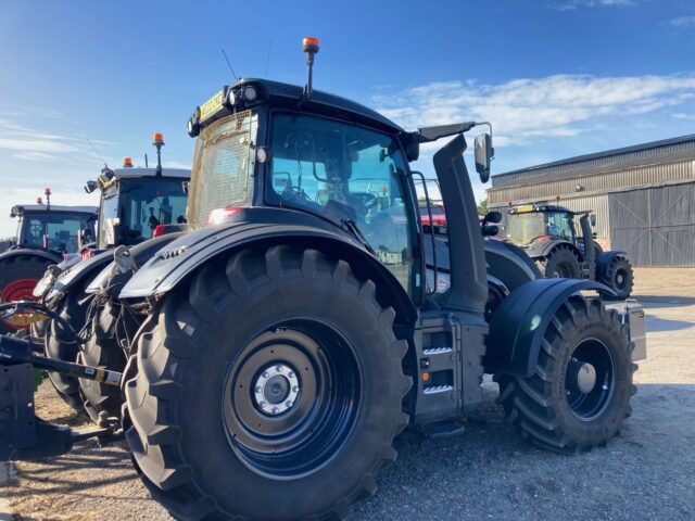 VA000128 2022 Valtra T235D 4WD Tractor