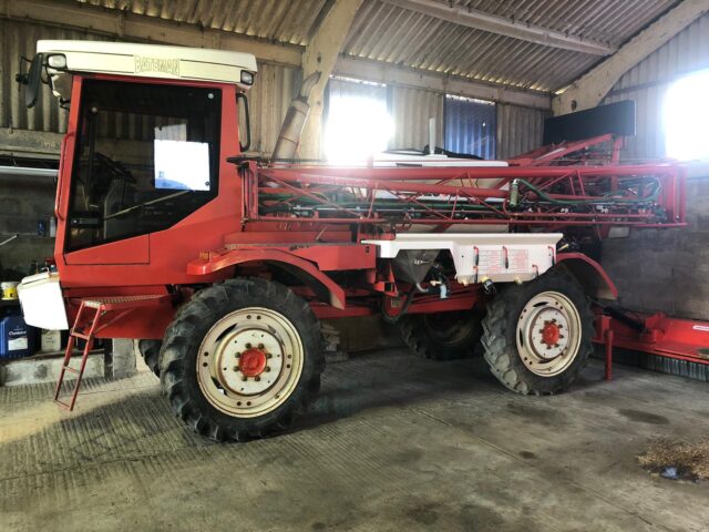 5M003210 2001 BATEMAN RB16 SELF PROPELLED SPRAYER