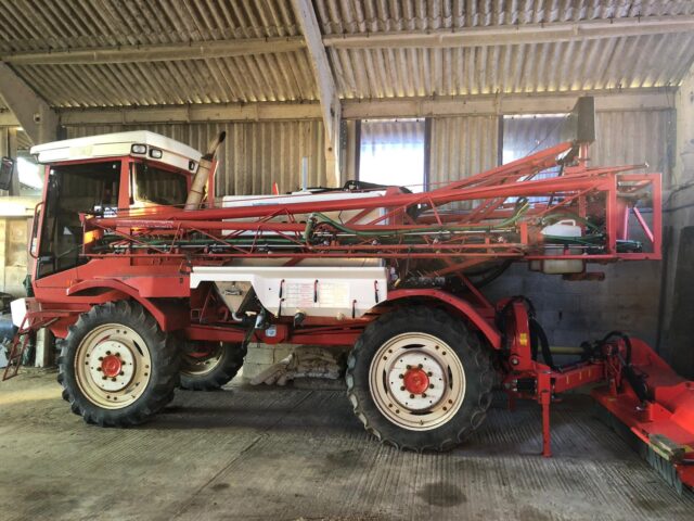 5M003210 2001 BATEMAN RB16 SELF PROPELLED SPRAYER