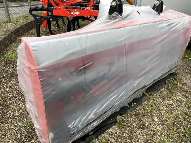 IM000027 NEW KUHN BP28 FLAIL MOWER