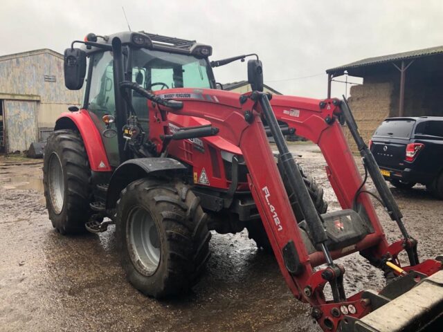 TA003322 2019 MASSEY FERGUSON 5712S ESD4 4WD TRACTOR