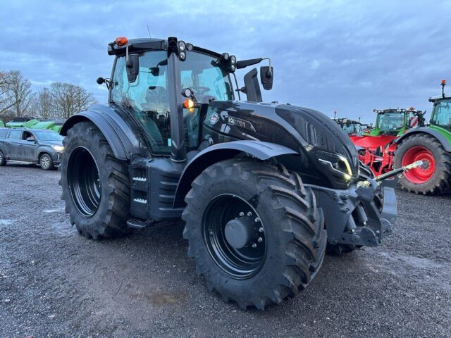 VA000225 2023 VALTRA T235D 4WD TRACTOR