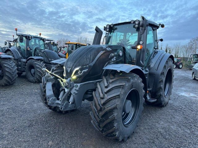 VA000225 2023 VALTRA T235D 4WD TRACTOR