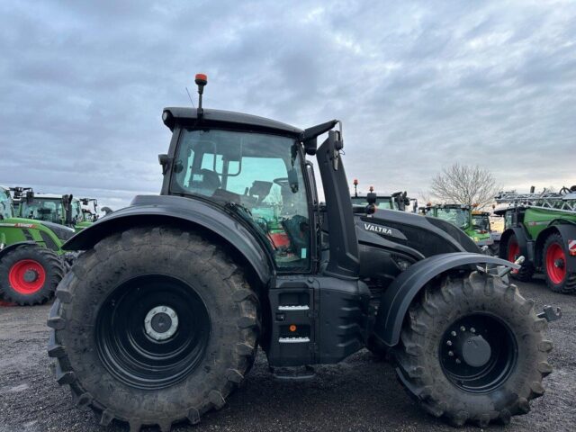 VA000231 2023 VALTRA T235D 4WD TRACTOR