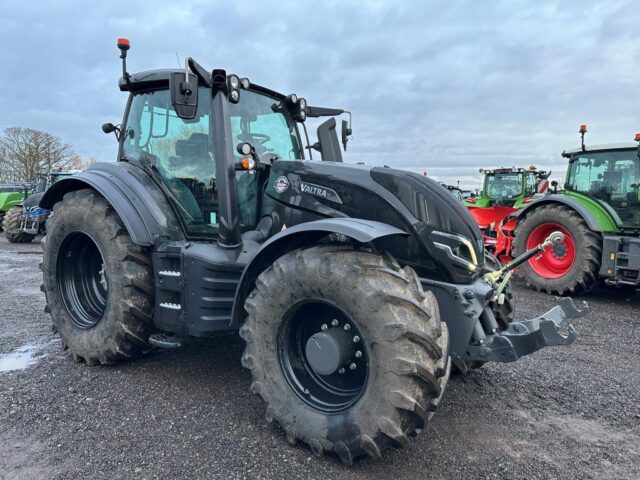 VA000231 2023 VALTRA T235D 4WD TRACTOR