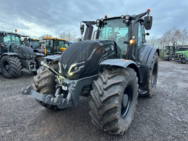 VA000231 2023 VALTRA T235D 4WD TRACTOR