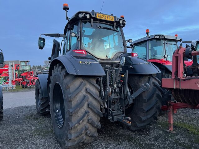 VA000115 2022 VALTRA T235D 4WD TRACTOR