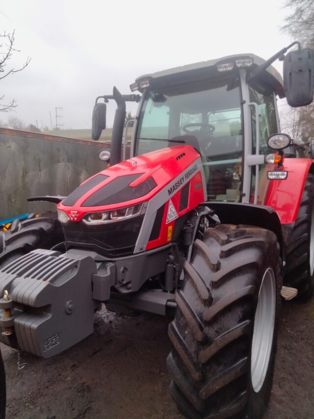 MA829271 2022 MASSEY FERGUSON 5S.125 EFD4 4WD TRACTOR