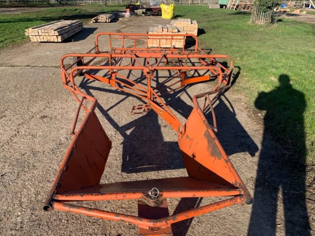 TA002973 BROWNS F8 BALE SLEDGE.