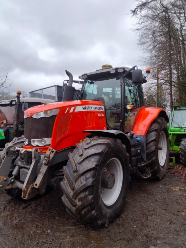 TH000069 – 2012 Massey Ferguson 7624 Exclusive DVT Tractor