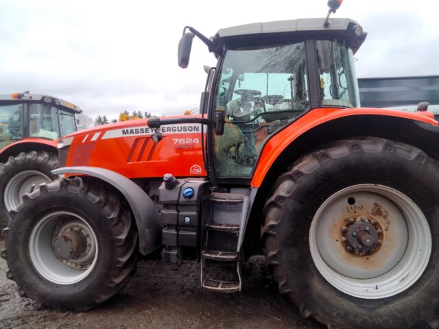 TH000069 – 2012 Massey Ferguson 7624 Exclusive DVT Tractor