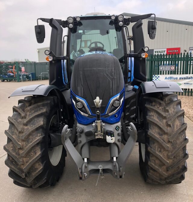 TD001518 2021 VALTRA T215A 4WD TRACTOR