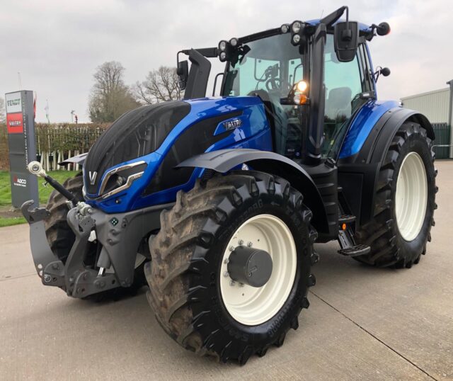 TD001518 2021 VALTRA T215A 4WD TRACTOR