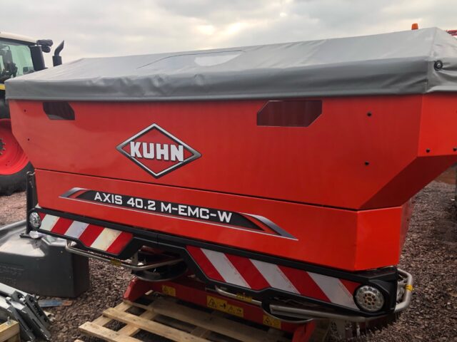 JM000085 NEW KUHN AXIS 40.2 MEMC BROADCASTER