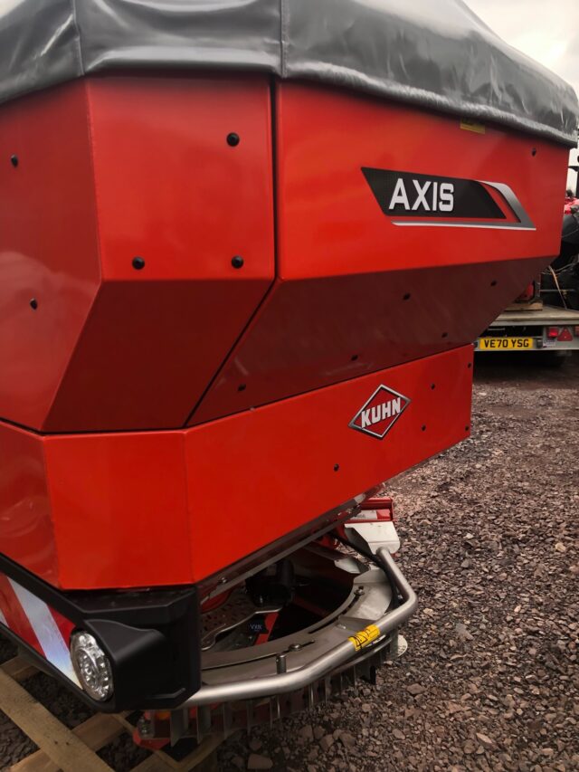 JM000085 NEW KUHN AXIS 40.2 MEMC BROADCASTER