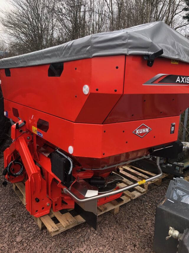 JM000085 NEW KUHN AXIS 40.2 MEMC BROADCASTER