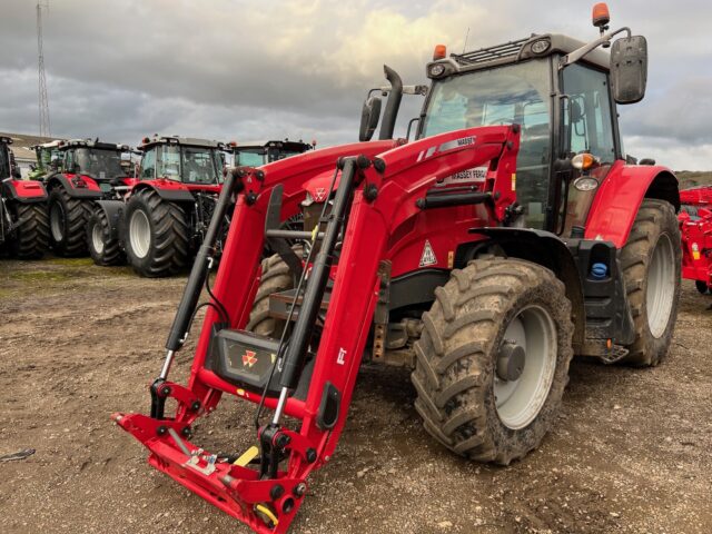 T2031158 2020 MASSEY FERGUSON 6713S ESD6 4WD TRACTOR & FL4121 LOADER