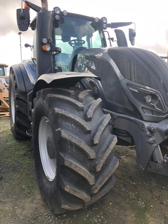 TC000620 – 2017 Valtra T254V SmartTouch Tractor