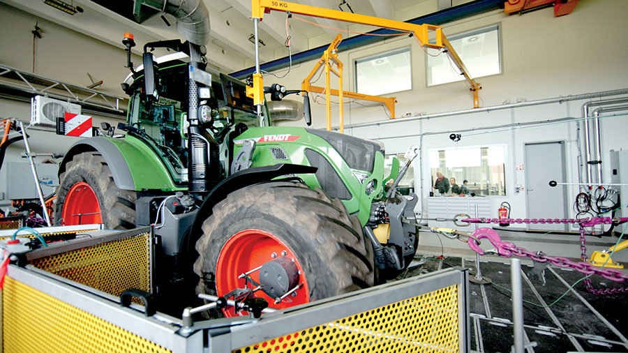 Fendt tractor with Agrimax V-Flecto tyre