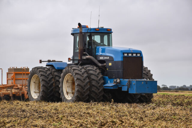 Articulated Tractor New Holland Versatile